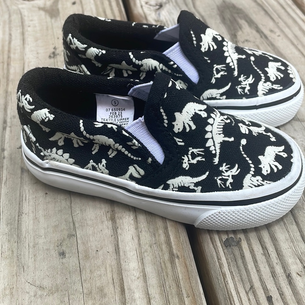 🦕🦖Tommy Bahama Glow in the Dark Dino Print Sneakers Size 5